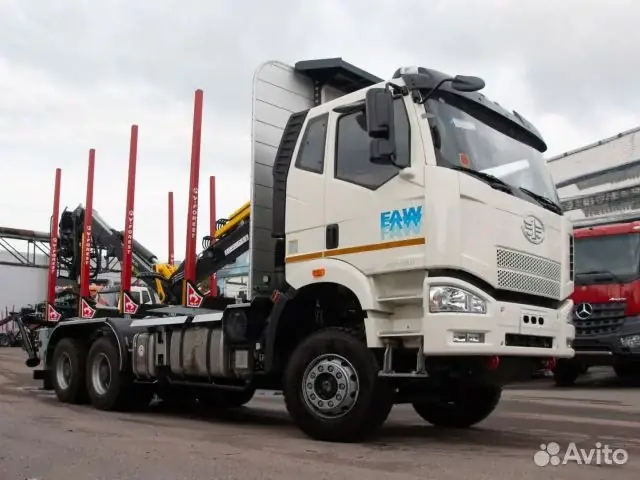 Лесовоз FAW J6 с крано-манипуляторной установкой